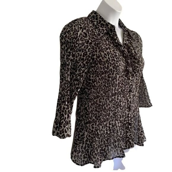Fashion Bug Animal Print Top with Bell Sleeves Medium - Picture 4 of 9